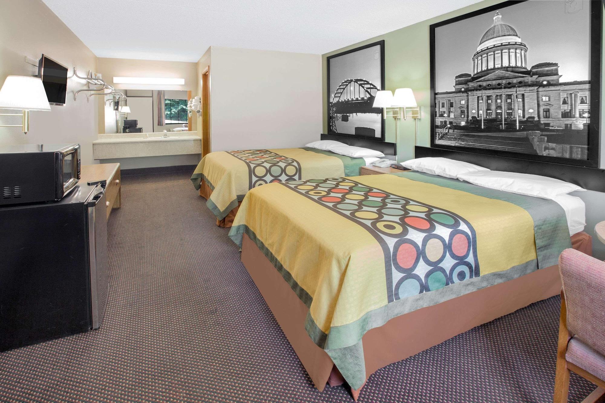 Super 8 By Wyndham Clarksville Ar Екстериор снимка